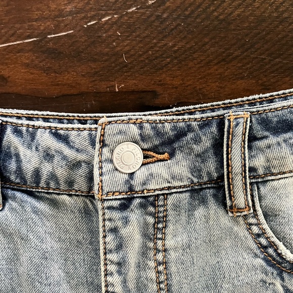 PILCRO Mid Rise Short Shorts Size 27 - Picture 2 of 7